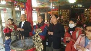 總會長唐雲明(中間)主持開工吉祥祭拜祈福儀式