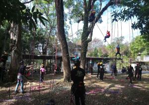 7.學生體驗攀樹課程1