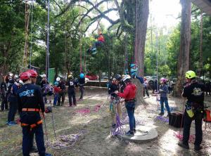 8.學生體驗攀樹課程2